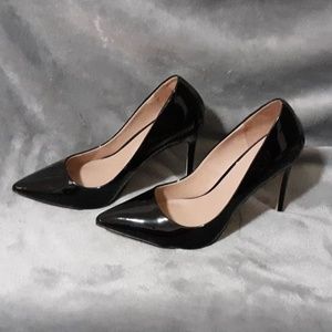 Classic black pump heel